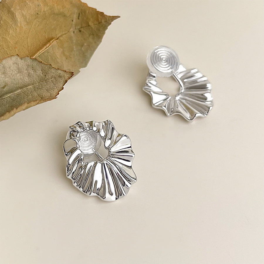 Pédaye clip-on earring backs detail
